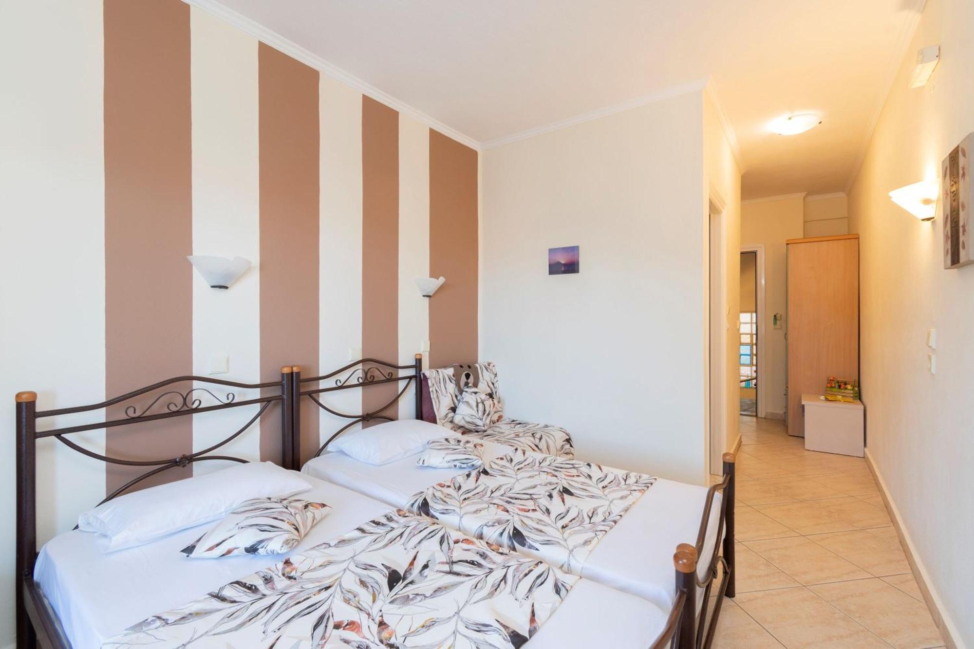 House Niki Apartment Сарти Екстериор снимка