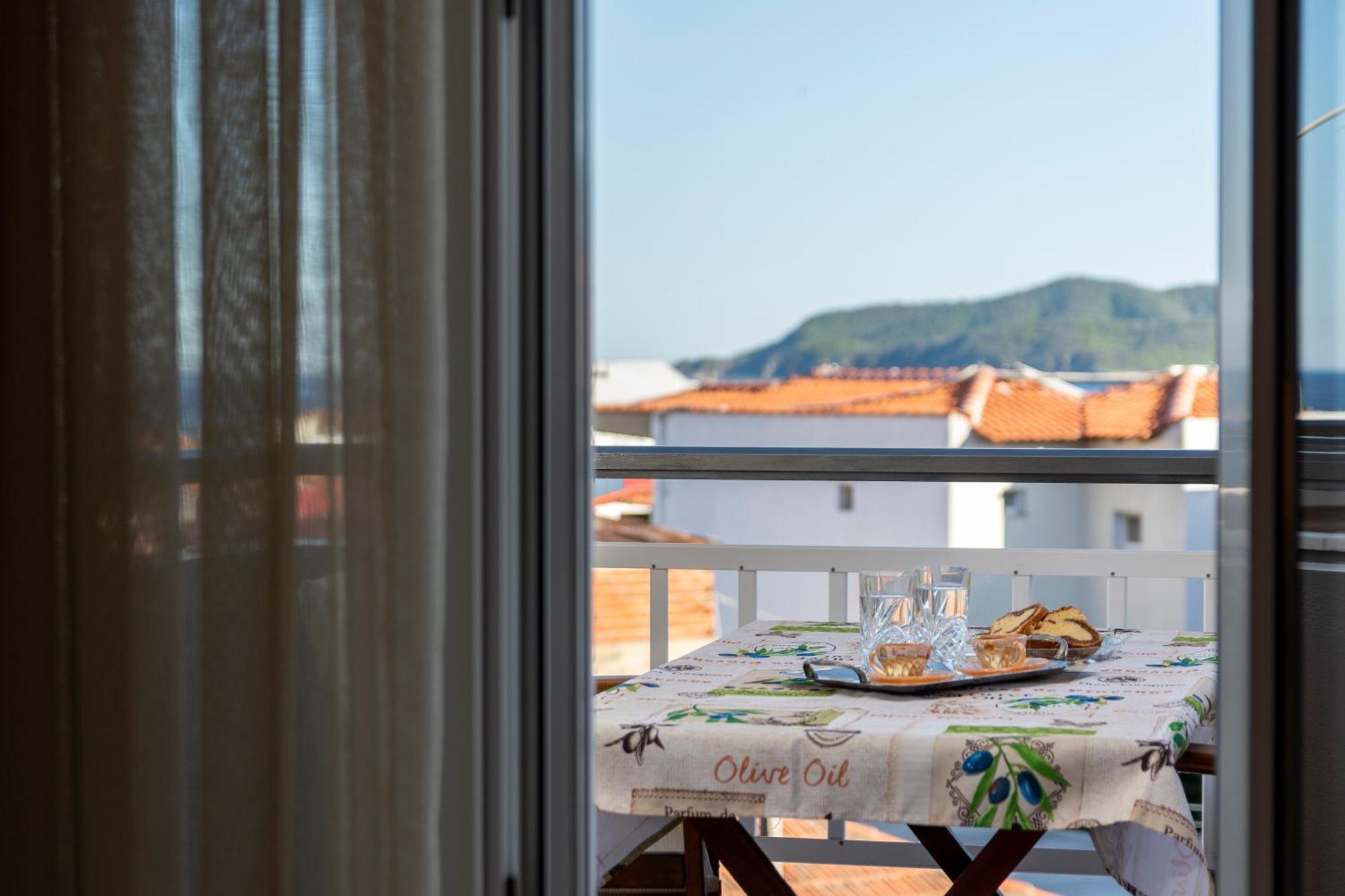 House Niki Apartment Сарти Екстериор снимка